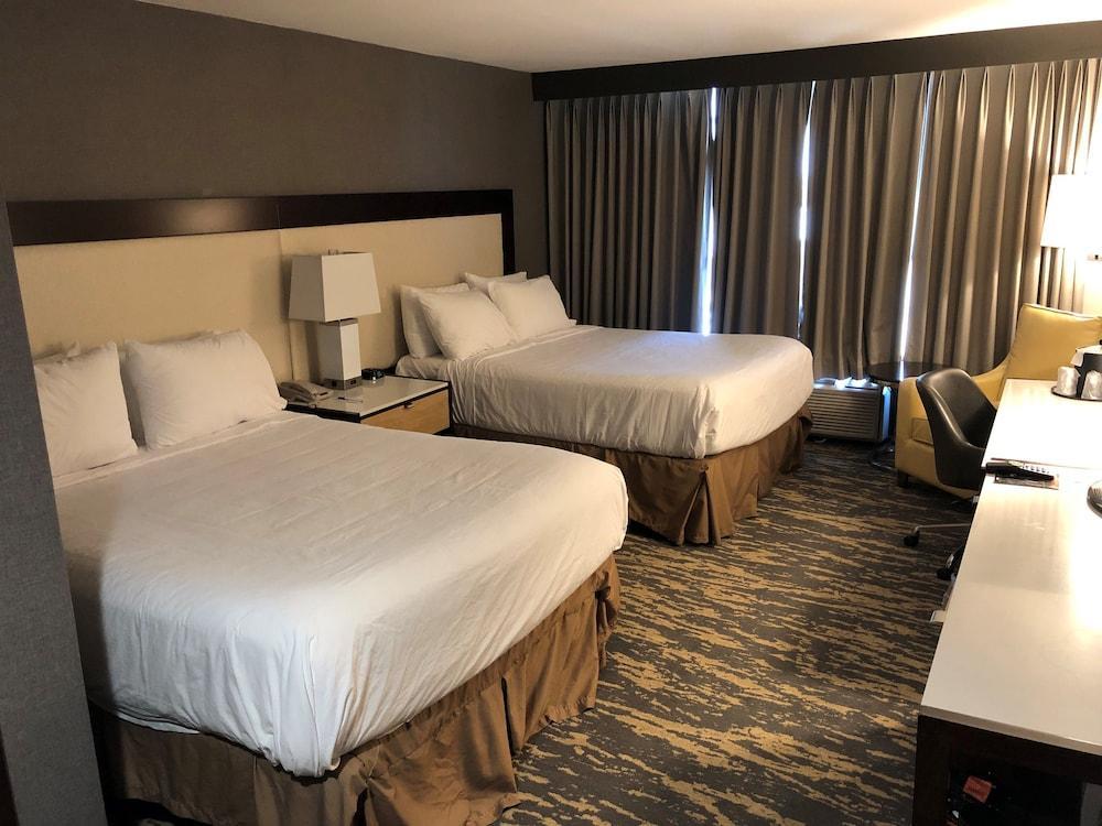 Resort Wyndham Lancaster And Convention Center 3*