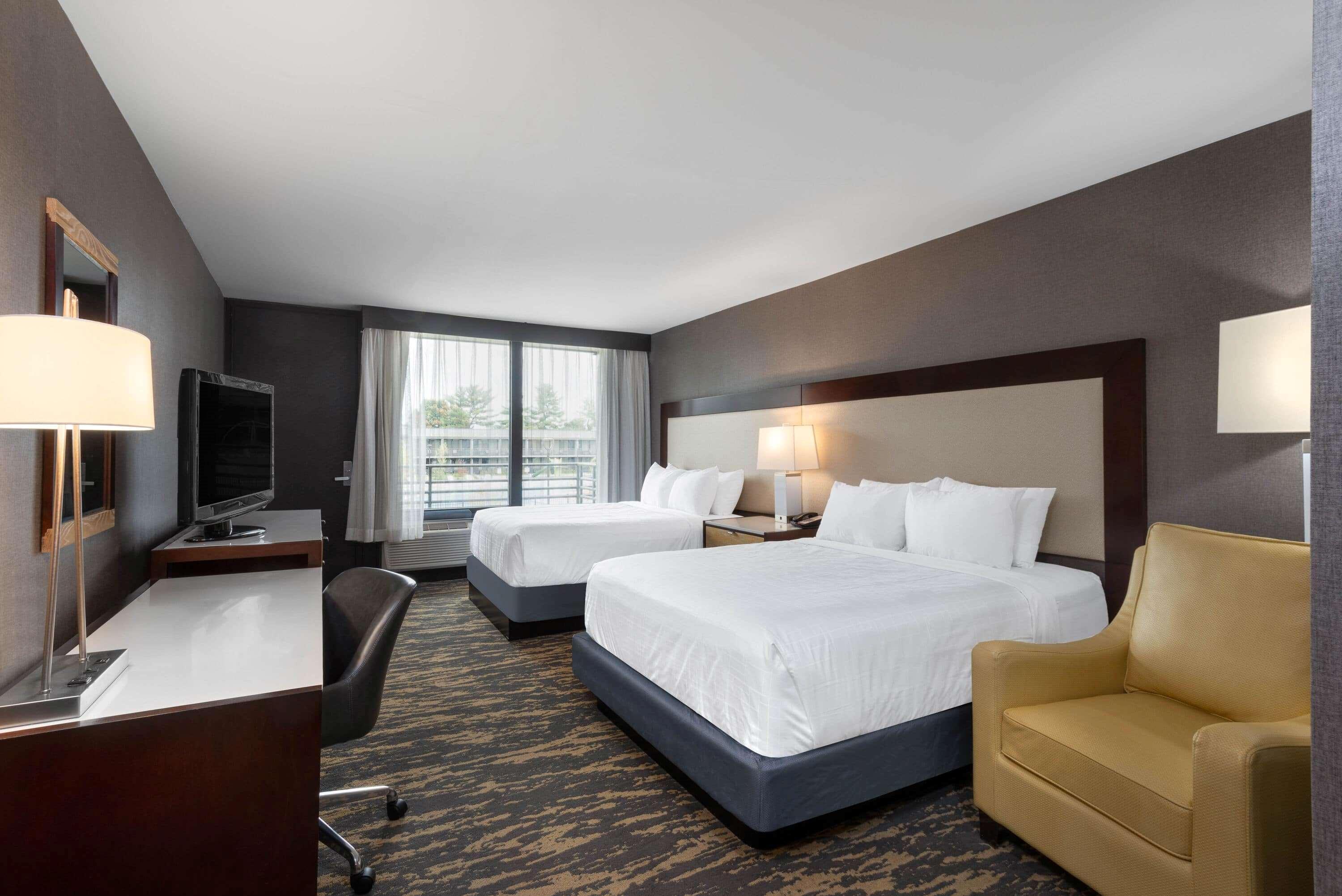 Resort Wyndham Lancaster And Convention Center 3*