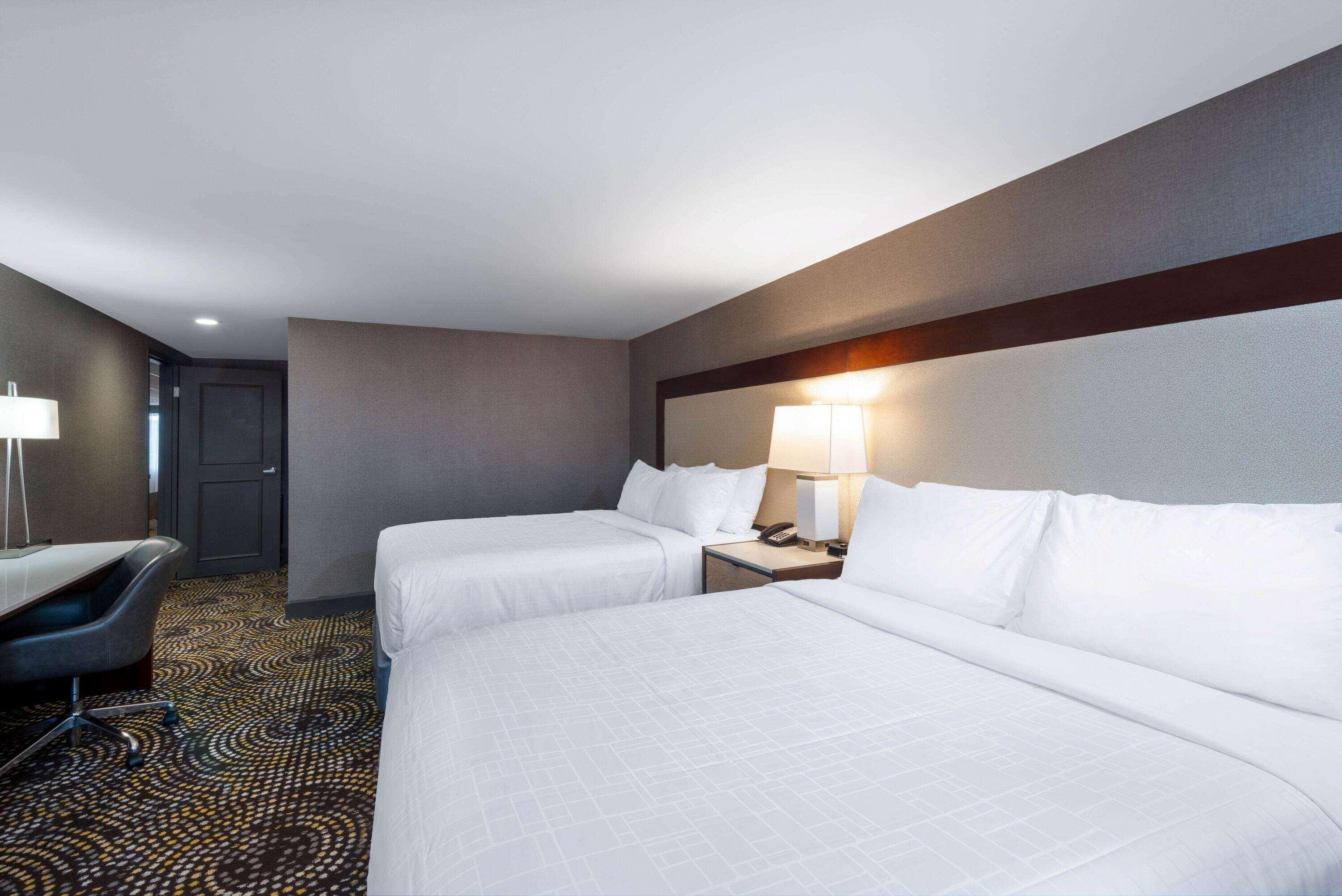 Wyndham Lancaster And Convention Center 3*